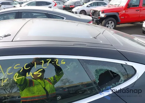 2013 Tesla Model S z USA, uszkodzony, nr VIN 5YJSA1CG1DFP09466